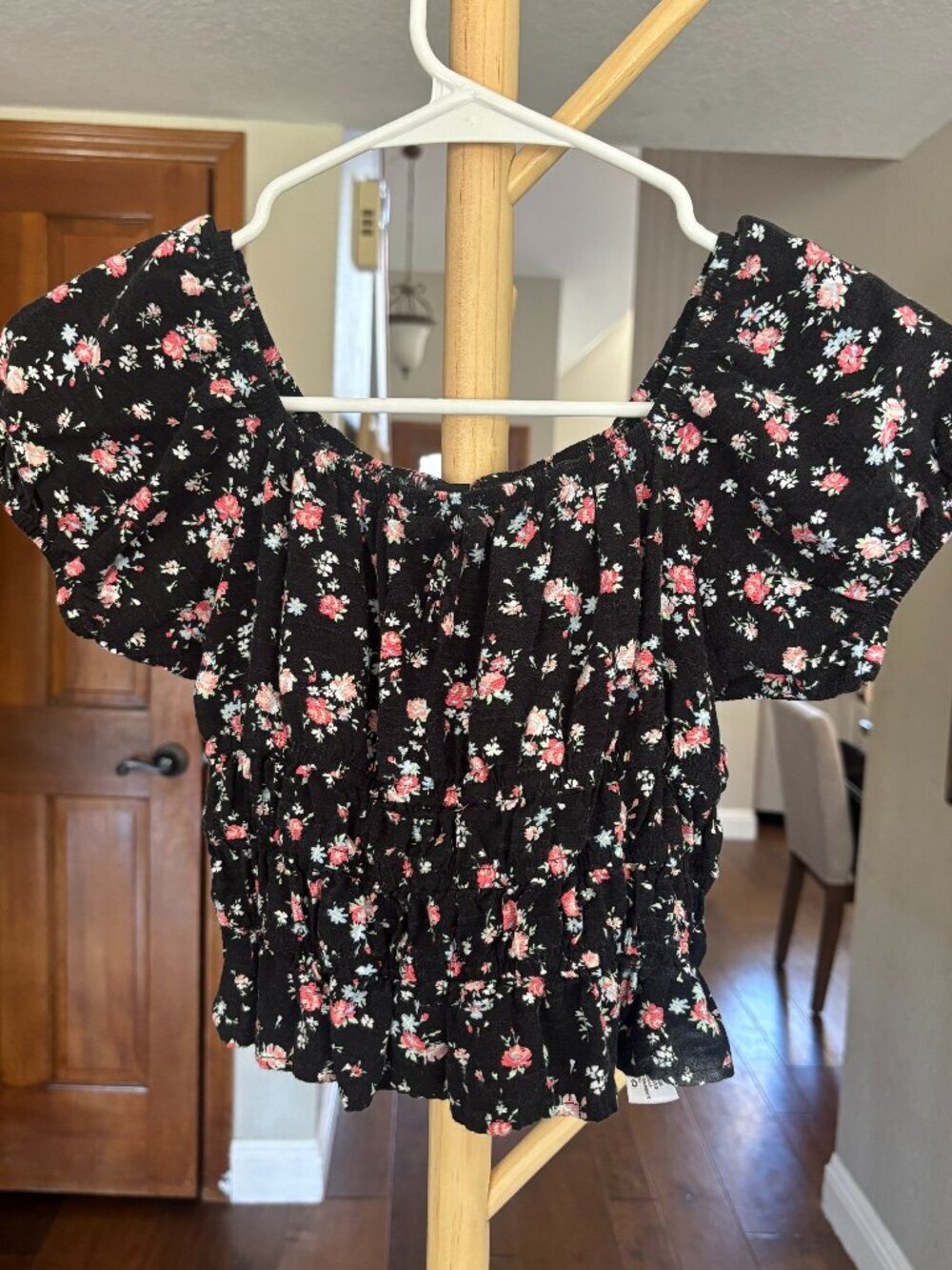 Art Class Black Floral Off Shoulder Smocked Crop Top Puff Sleeve Size M 8